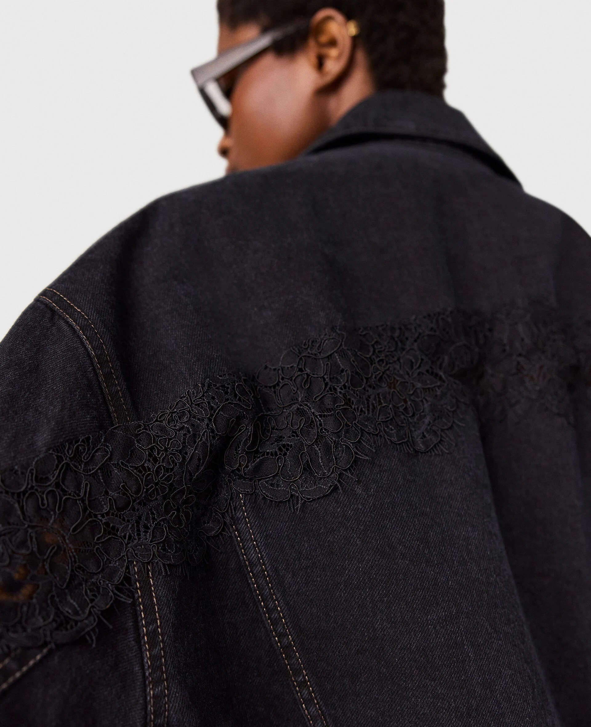 Lace-Insert Paneled Denim Jacket 7 Lace-Insert Paneled Denim Jacket